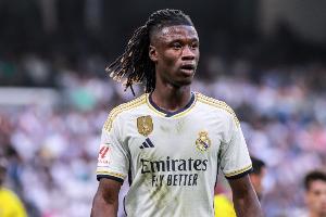 記者：卡馬文加傷勢非常輕微，他將提前返回馬德里