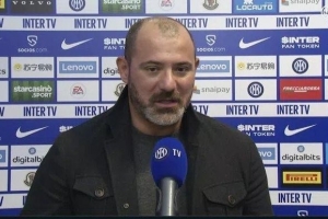 斯坦科維奇辭去莫斯科斯巴達(dá)主帥職務(wù)，此前用三種語言對(duì)記者發(fā)泄