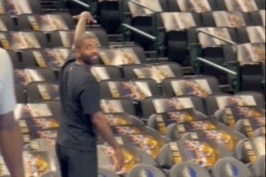 文！隊危！獨行俠官方曬出視頻 歐文Logo Shot百步穿楊