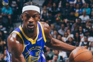 最后被帽真沒辦法！勇士官方發(fā)布贏球海報 巴特勒榮登封面