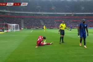 萊萬(wàn)爭(zhēng)搶時(shí)受傷，但仍暫時(shí)堅(jiān)持比賽