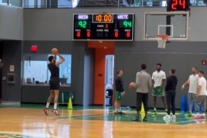 凱記：塔圖姆回到了凱爾特人訓(xùn)練館 并進行了簡單的投籃訓(xùn)練