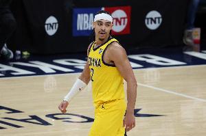 打得真好！內(nèi)姆哈德首節(jié)5中4&3記三分拿下11分1板2助1帽