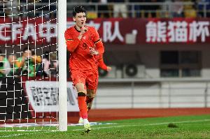 足球報(bào)談拜合拉木：作用不止進(jìn)球，能扛住對(duì)方中衛(wèi)幫助隊(duì)友前插