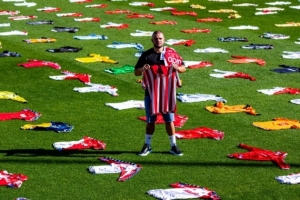 純粹的熱愛(ài)！摩納哥球迷收藏俱樂(lè)部球衣多達(dá)1146件創(chuàng)紀(jì)錄