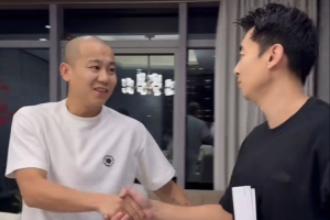 曹芳曬視頻和同曦簽試訓(xùn)合同：兄弟們?nèi)绻伊粝聛砹?體測(cè)能過嗎