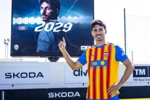 馬卡：瓦倫西亞中場(chǎng)安德烈·阿爾梅達(dá)一年換三家經(jīng)紀(jì)公司