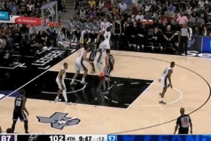 不放棄！威少早早底角等待 接球不猶豫自信三分出手命中！