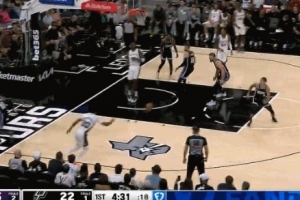 神準(zhǔn)預(yù)判！威少回防瞅準(zhǔn)時(shí)機(jī)飛身搶斷+擊地傳球 自己躥到界外去了