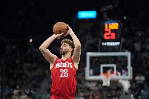 先拔頭籌！申京面對防守 金雞獨立中投空心命中