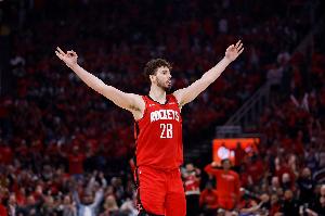 關(guān)鍵蓋帽+勾手絕平救贖！申京全場31中11得到30分13板8助5失誤