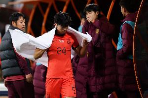 汪士欽本屆表現(xiàn)：踢呲致丟球+報(bào)復(fù)動作染紅，擊敗韓國U22踢滿全場