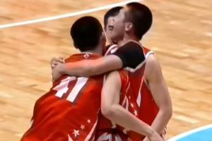 最后時(shí)刻屢有關(guān)鍵貢獻(xiàn)！何文煒全場(chǎng)得到10分6板6助3斷