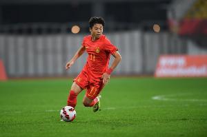 媒體人：唐天翼受中甲球隊青睞是好事，他最近專心踢球沒再犯錯