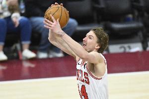 箭如雨下！公牛首節(jié)命中7記三分球 命中率50%