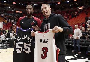 杰倫眼中的自己！?！鞍浊煽肆Α苯苌ね匪?0歲生日快樂??