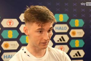 不同命！攻破俱樂(lè)部隊(duì)友大門(mén)+挺進(jìn)世界杯，蒂爾尼：總有人會(huì)輸