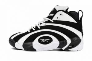 致敬！庫里做客奧蘭多 穿奧尼爾的銳步“鯊魚”入場