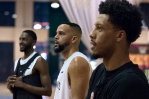 Erik Thomas也已到達(dá)基地參加合訓(xùn)！新賽季三外援集結(jié)完畢