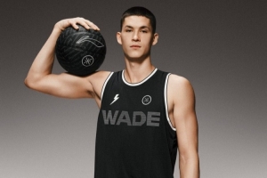 又一位國產(chǎn)代言人！葉戈?duì)枴そ苊髯孕尤腠f德之道！