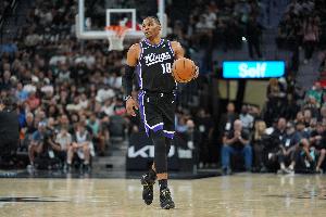 表現(xiàn)積極！威少半場(chǎng)5中2拿到5分5板3助2斷