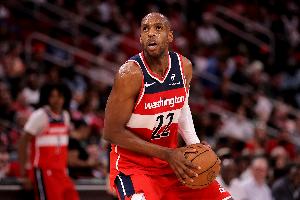 還有油！米德爾頓10中6得到13分6板2助1帽 末節(jié)5中4得9分