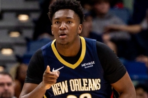 新秀賽季31分鐘砍30分9板4助2斷2帽！奎因比肩文班 史上僅此二人