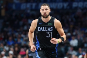 隊(duì)記：獨(dú)行俠賽季艱難克萊或成交易焦點(diǎn) 重建已成球迷心中的共識(shí)