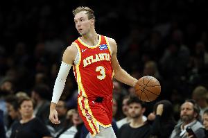 浪費(fèi)機(jī)會(huì)！肯納德?lián)寯喾磽艨栈@上丟 補(bǔ)籃也沒(méi)有