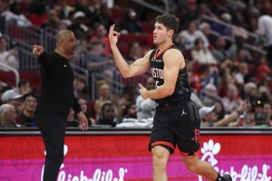 場(chǎng)均15分&命中率過(guò)半！攻防均有進(jìn)步的謝潑德將成為完美拼圖？