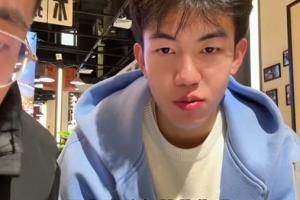 國家隊(duì)隊(duì)友羨慕你留洋嗎？王博豪：羨慕，我跟他們說我出去有房住