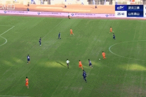 進(jìn)球無效！瓦科接直塞左腳推射破門，邊裁舉旗示意越位