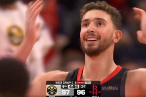 太快了！申京攻防兩端連續(xù)3次犯規(guī) 瞬間也累計5犯在身