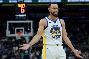 庫里：我們的表現(xiàn)本足以贏下比賽 關鍵時刻防守有些崩盤