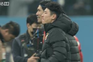 我們是冠軍！海港球員賽后抱成一團瘋狂慶祝，傷缺的武磊眼眶泛紅