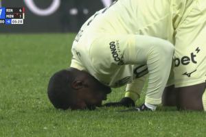 兩年半的等待！博格巴時(shí)隔811天重返賽場(chǎng)，終場(chǎng)哨后直接跪在球場(chǎng)