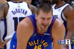 玩具！約基奇瘋狂搞尤班克斯心態(tài) 后者賠了4犯+1T