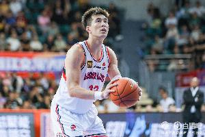 媒體人：郭艾倫負(fù)重深蹲成績(jī)20個(gè) 滿分