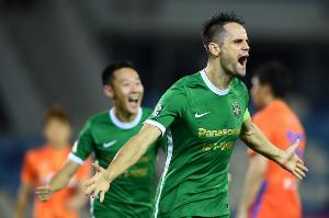 難說再見！告別儀式上，弗蘭克用中文深情獻唱《月亮代表我的心》