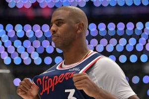 彩虹球衣！保羅效力過球隊(duì)：黃蜂 快船 火箭 雷霆 太陽 勇士 馬刺