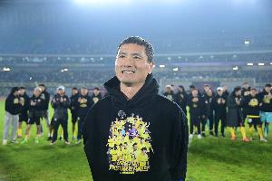 西海岸董事長：祝邵佳一帶領(lǐng)國足取得好成績，希望球迷能多多包容