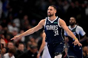 佛光重現(xiàn)！克萊側(cè)翼接球三分再中 一節(jié)半已轟進4記三分