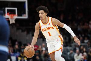 帶隊(duì)起勢！杰倫·約翰遜半場9中5拿15分7板3助 第二節(jié)4中4得11分