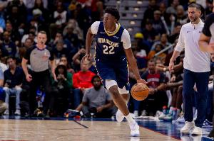 奎因垃圾時(shí)間搶斷引對手不滿！克雷伊奇指著表罵他：你搶XX！