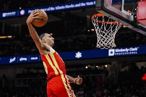 開場(chǎng)火熱！里薩謝切入暴扣&底角三分打停黃蜂