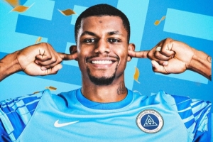 今天是韋斯利、彭鵬的生日，祝韋斯利、彭鵬生日快樂??