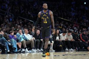 徐靜雨：詹姆斯不會(huì)愿意接受自己真正打不動(dòng) 這賽季就是最后一舞