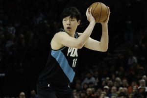 備受關(guān)注！“楊瀚森背靠背出戰(zhàn)2分半”話題沖上微博熱搜榜第二