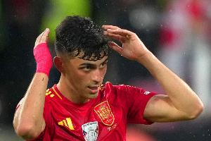 西班牙隊為佩德里慶生：他好像一直在為我們踢球，繼續(xù)吐舌頭吧