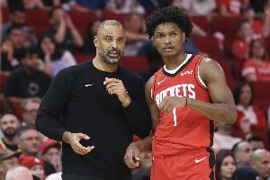 無(wú)KD也很猛！火箭開啟小強(qiáng)形態(tài)啃下太陽(yáng) 年輕人決定球隊(duì)攻防底色